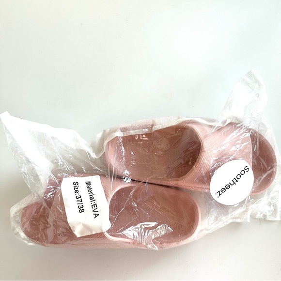 NEW! SOOTHEEZ COMFY CLOUD SLIDES SANDALS IN PINK BRAND NEW Sz 6.5/7US 37/38EU - Picture 2 of 11